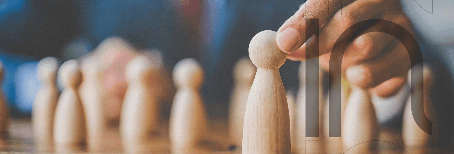 Liderança autoritária ainda funciona? Impactos, riscos e alternativas para empresas